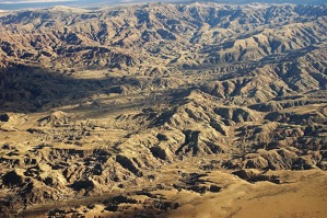 Oblast zvaná Badlands asi 40 km východně od Cody