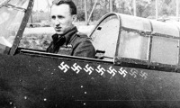 Karel Kuttelwascher ve svém Hurricane. Karel Kuttelwascher ve svém Hurricane.