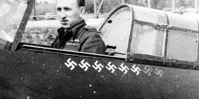 Karel Kuttelwascher ve svém Hurricane. 