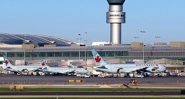 Do Kanady můžete od 10. 11. 2016 letět jen s eTA. (Ilustrační foto Lester B. Pearson airport Toronto. Autor: Bruce Bennett/Getty Images)