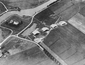 Letecký pohled na letiště Schiphol z dvacátých let minulého století. 