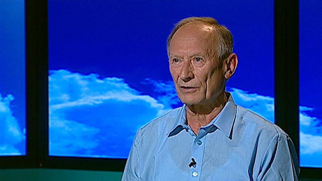 Dr. Jacek Kerum hovoří v pořadu České televize Turbulence. Zdroj: Video ČT 