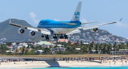 B747 přistává na Saint Maarten.