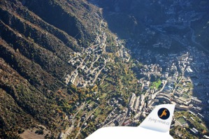 Ještě jeden pohled na Pyrenejské údolí, ve kterém se rozkládá  ministáteček Andorra. 