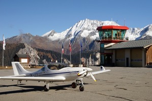 OK LEX na letišti Courchevel. 