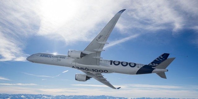 A350-1000 při prvním letu 24. 11. 2016. Air to air foto: Airbus