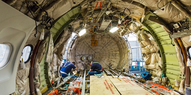 Strukturální oprava zadní části trupu v rámci těžké údržby. Foto: Český Aeroholding