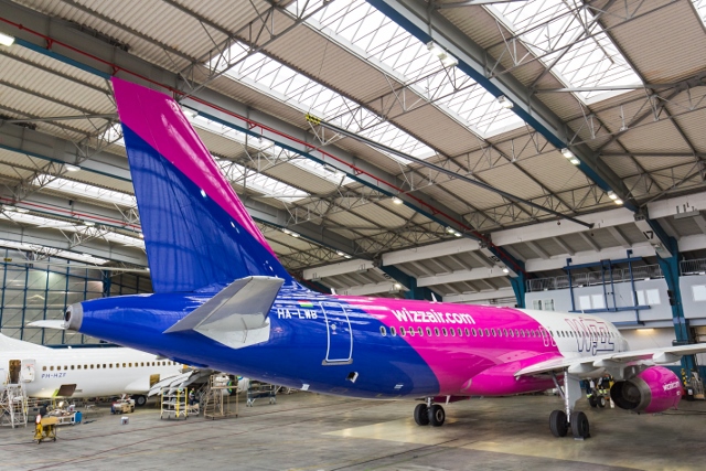 Hangár F - traťová údržba letounu Airbus A320-232 společnosti Wizz Air. Foto: Český aeroholding