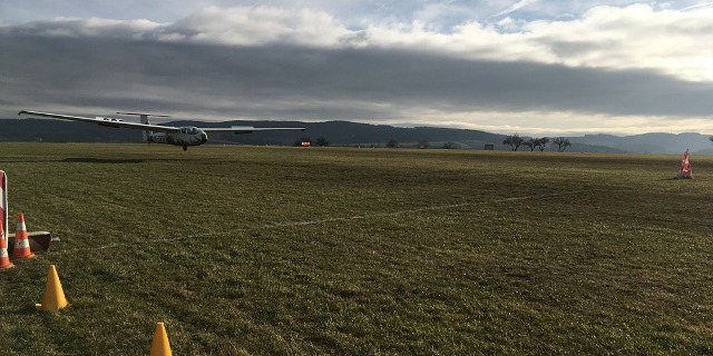 O druhém prosincovém víkendu 2016 proběhla na benešovském letišti soutěž v přesnosti přistání. Pořádal Glider Aerobatic Club Benešov. Foto: Jiří Pruša, Flying Revue 