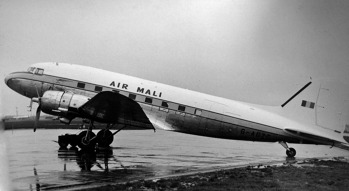 Air-Mali-Douglas-DC-3-G-AGZC- a později TZ-ABB.