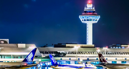 Video: Letadla jako svítící střely aneb časosběrný rej na letišti Changi v Singapuru