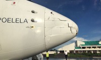 Poškozený kryt radarové antény B737 společnosti LAM po údajné srážce s dronem. Foto: LAM Poškozený kryt radarové antény B737 společnosti LAM po údajné srážce s dronem. Foto: LAM