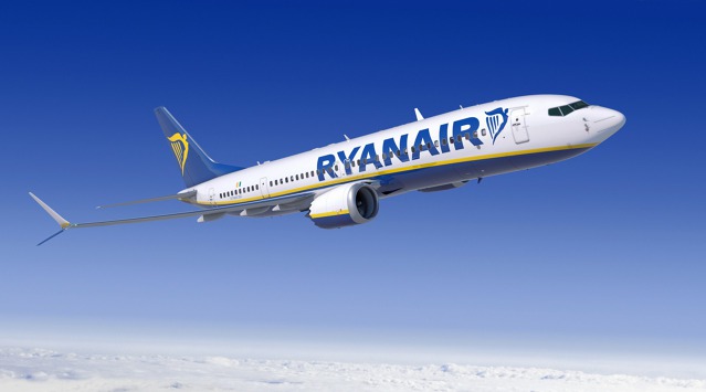 Boeing 737MAX-200 v barvách Ryanair. Dopravce uvažuje o koupi 100 těchto letadel. Vizualizace: Ryanair