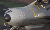 Nízký průlet Airbusu A400M-180 ve waleském údolí Mach Loop v lednu 2017. Foto: Ben Collins Nízký průlet Airbusu A400M-180 ve waleském údolí Mach Loop v lednu 2017. Foto: Ben Collins