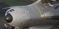 Nízký průlet Airbusu A400M-180 ve waleském údolí Mach Loop v lednu 2017. Foto: Ben Collins Nízký průlet Airbusu A400M-180 ve waleském údolí Mach Loop v lednu 2017. Foto: Ben Collins