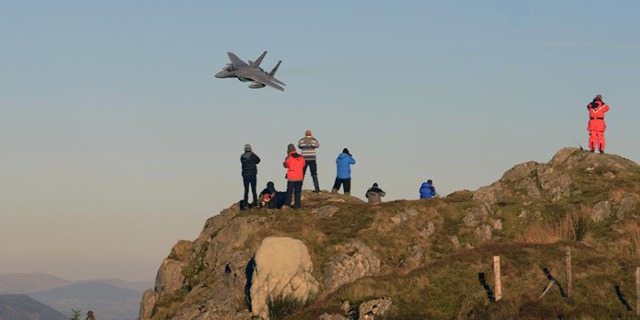 Nízký průlet Airbusu A400M-180 ve waleském údolí Mach Loop v lednu 2017. Foto: Ben Collins 