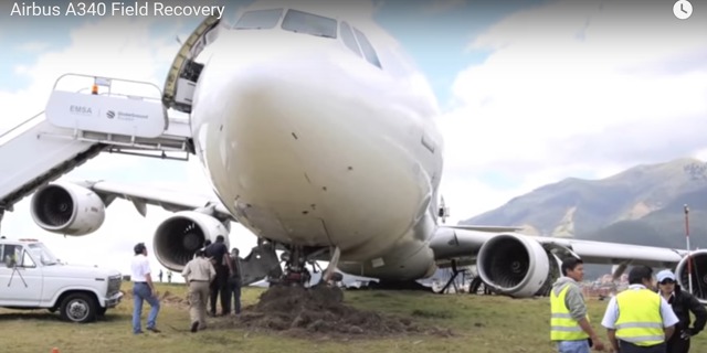 A340-600 EC-JOH během vyprošťovacích prací po nehodě v Quitu. Zdroj: Soar.aero 