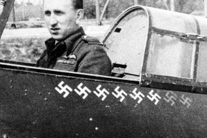 Karel Kuttelwascher ve svém letadle. Foto: Czech Spitfire Club