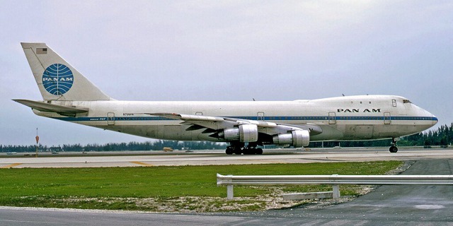 B747-121 N736PA při pojíždění. Foto: Bob Carrara