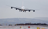 Takhle boční vítr potrápil 1. února 2017 A380 Emirates při přistání v Manchesteru. Foto: DailyMail.uk Takhle boční vítr potrápil 1. února 2017 A380 Emirates při přistání v Manchesteru. Foto: DailyMail.uk