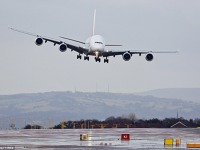 Takhle boční vítr potrápil 1. února 2017 A380 Emirates při přistání v Manchesteru. Foto: DailyMail.uk   