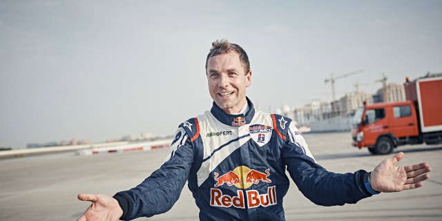 Martin Šonka, vítěz závodu Master Class Red Bull Air Race v Abu Dhabi 11. února 2017. Foto: RBAR