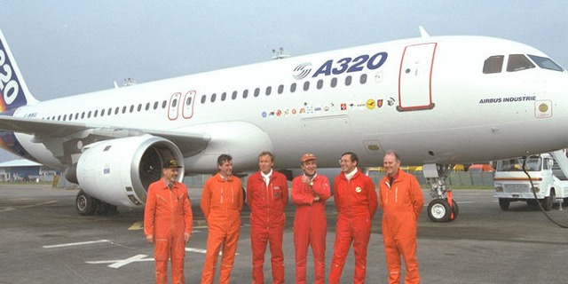 Osádka A320 při prvním letu. Foto: Airbus.com