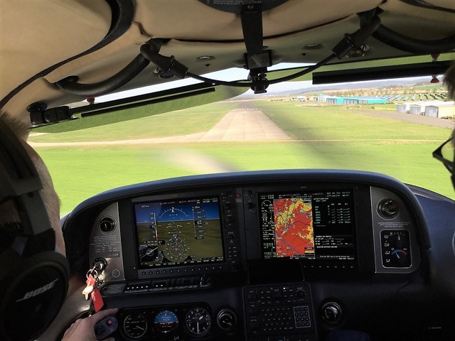 Integrované certifikované řešení G1000 v letadle Cirrus SR22. Foto: Pavel Valenta