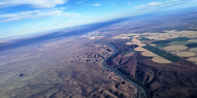 Orange River je nejdelší řekou JAR, vzhledem ke své poloze je velmi dobrým orientačním vodítkem v téměř celé oblasti. Foto: Ondřej Dupal 