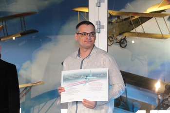 Martin Hrabec převzal cenu za kunovické letecké muzeum. Foto: Letecké Muzeum Kunovice