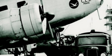 První stroj, který přistál na Ruzyni - Douglas DC-2 Československé letecké společnosti na vnitrostátní lince Piešťany – Zlín – Brno – Praha. První stroj, který přistál na Ruzyni - Douglas DC-2 Československé letecké společnosti na vnitrostátní lince Piešťany – Zlín – Brno – Praha.