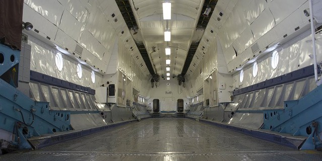 Nákladový prostor An-22: 33 metrů, 639 m3. Foto: Antonov.com