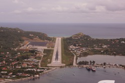 Letiště Skiathos z pohledu pilota při jedné z expedic Flying Revue. Foto: Jiří Pruša