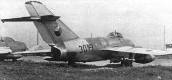 MiG-15 s československými výsostnými znaky. Zdroj: Aviadejavu.ru