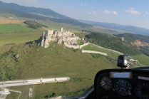 Pod námi je Spišský hrad, Slovensko 2016 s Dynamicem a L-13 Vivat. 
