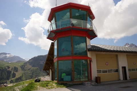  Věž letiště Courchevel. Foto: Jiří Pruša