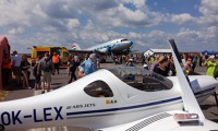 Dynamic WT-9 OK-LEX na Runway Festivalu 2017 na Letišti Václava Havla Praha v sousedství letounu Lisunov Li-2. Foto: Jan Dvořák Dynamic WT-9 OK-LEX na Runway Festivalu 2017 na Letišti Václava Havla Praha v sousedství letounu Lisunov Li-2. Foto: Jan Dvořák