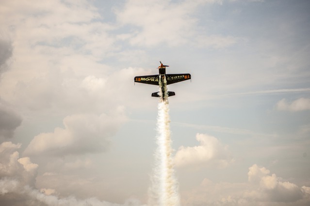 Už ve středu 14. června začnou na letišti v Počátkách čeští piloti bojovat o titul Mistra ČR v akrobatickém létání. Zdroj: Aeroklub Chotěboř 