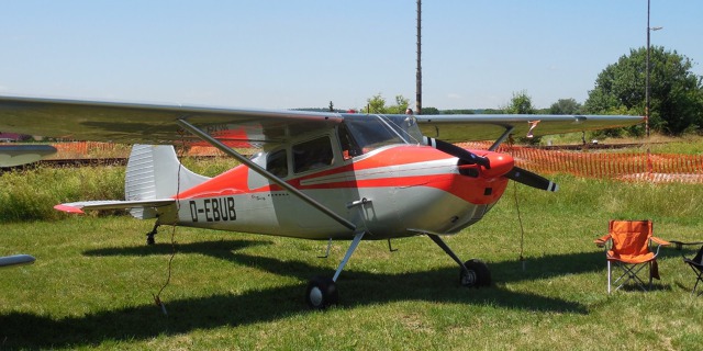 I tato krásně zrestaurovaná Cessna 170B přiletěla z Německa. Foto: Michal Beran