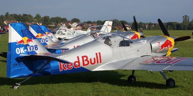 Letecký den ve Dvoře Králové v roce 2012. Foto: Aeroklub Dvůr Králové