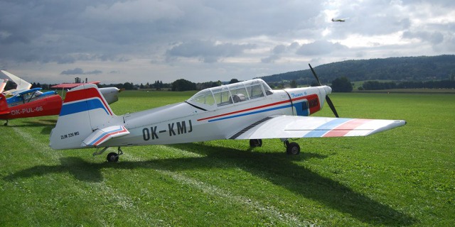 Letecký den ve Dvoře Králové v roce 2012. Foto: Aeroklub Dvůr Králové