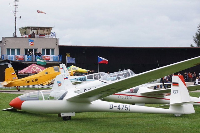 Letecký den ve Dvoře Králové v roce 2012. Foto: Aeroklub Dvůr Králové