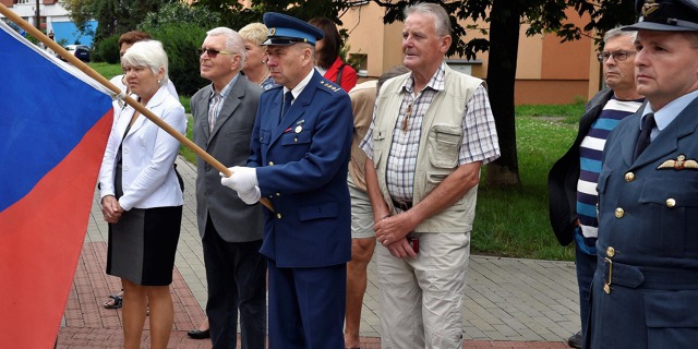 Slavnostní odhalení pamětní desky chrudimskému rodákovi plk. Jaroslavu Kudláčkovi. Foto: Radek Uhlíř