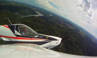 Nový Skyleader 400 pro Flying Revue testovali Martin Chovan a Patrik Sainer. Nový Skyleader 400 pro Flying Revue testovali Martin Chovan a Patrik Sainer.