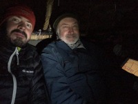 Jan Smrčka s Alešem Vašíčkem v noci při letu nad Bodamským jezerem. Foto: @DvaFousaci