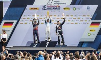 Tři nejlepší v závodě na Lausitzringu 2017: zleva stříbrný Mat Hall, zlatý Yoshihide Muroya a bronzový Martin Šonka. Zdroj: Red Bull Media House Tři nejlepší v závodě na Lausitzringu 2017: zleva stříbrný Mat Hall, zlatý Yoshihide Muroya a bronzový Martin Šonka. Zdroj: Red Bull Media House