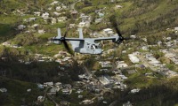 V-22 Osprey letí nad ostrovem Portroiko 7. října 2017. Na jeho palubě byli členové amerického kongresu, kteří monitorovali následky ničivého hurikánu Maria. Foto: Sgt. Joshua L. DeMotts V-22 Osprey letí nad ostrovem Portroiko 7. října 2017. Na jeho palubě byli členové amerického kongresu, kteří monitorovali následky ničivého hurikánu Maria. Foto: Sgt. Joshua L. DeMotts