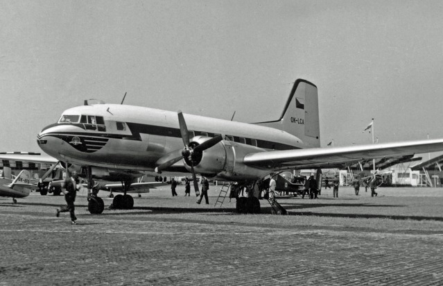 Avia Av-14T OK-LCA na pařížském aerosalonu v roce 1957. Foto: Ruthas, Wikimedia Commons