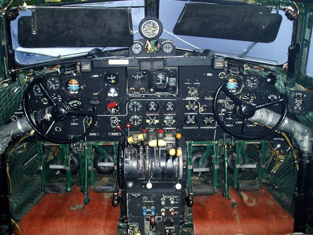 Kokpit Av-14. Zdroj: Letecké muzeum v Kunovicích