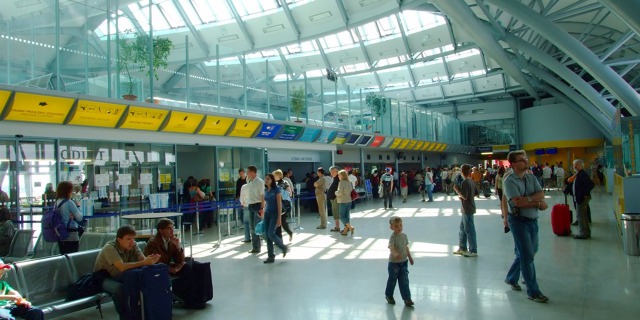 Interiér haly letiště Brno-Tuřany. Foto: Letiště Brno